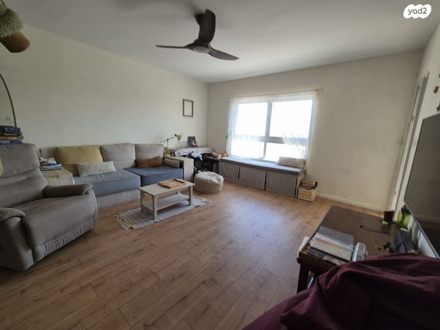 דירת גן, אורנית, אורנית