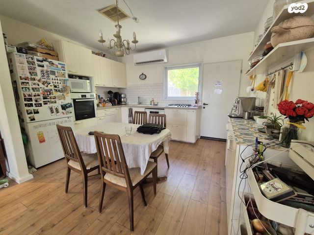 דירת גן, אורנית, אורנית