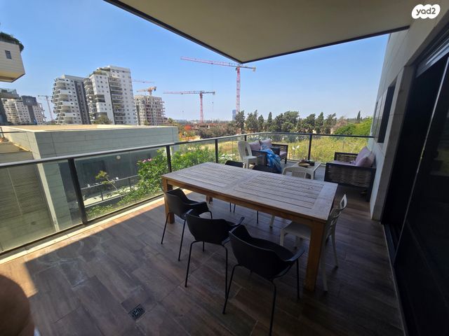 הגנים 