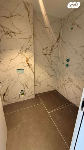 גג/ פנטהאוז, שדרות העצמאות 7, רוטשילד עצמאות, בת ים