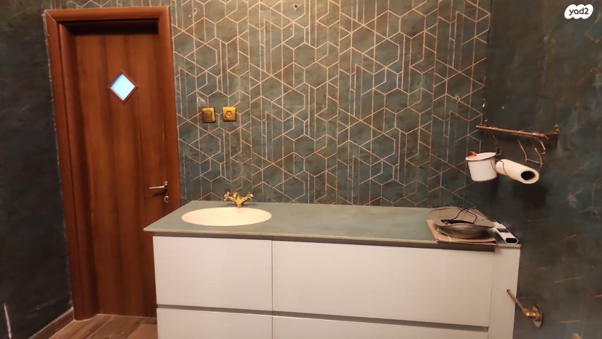 חנויות/ שטח מסחרי