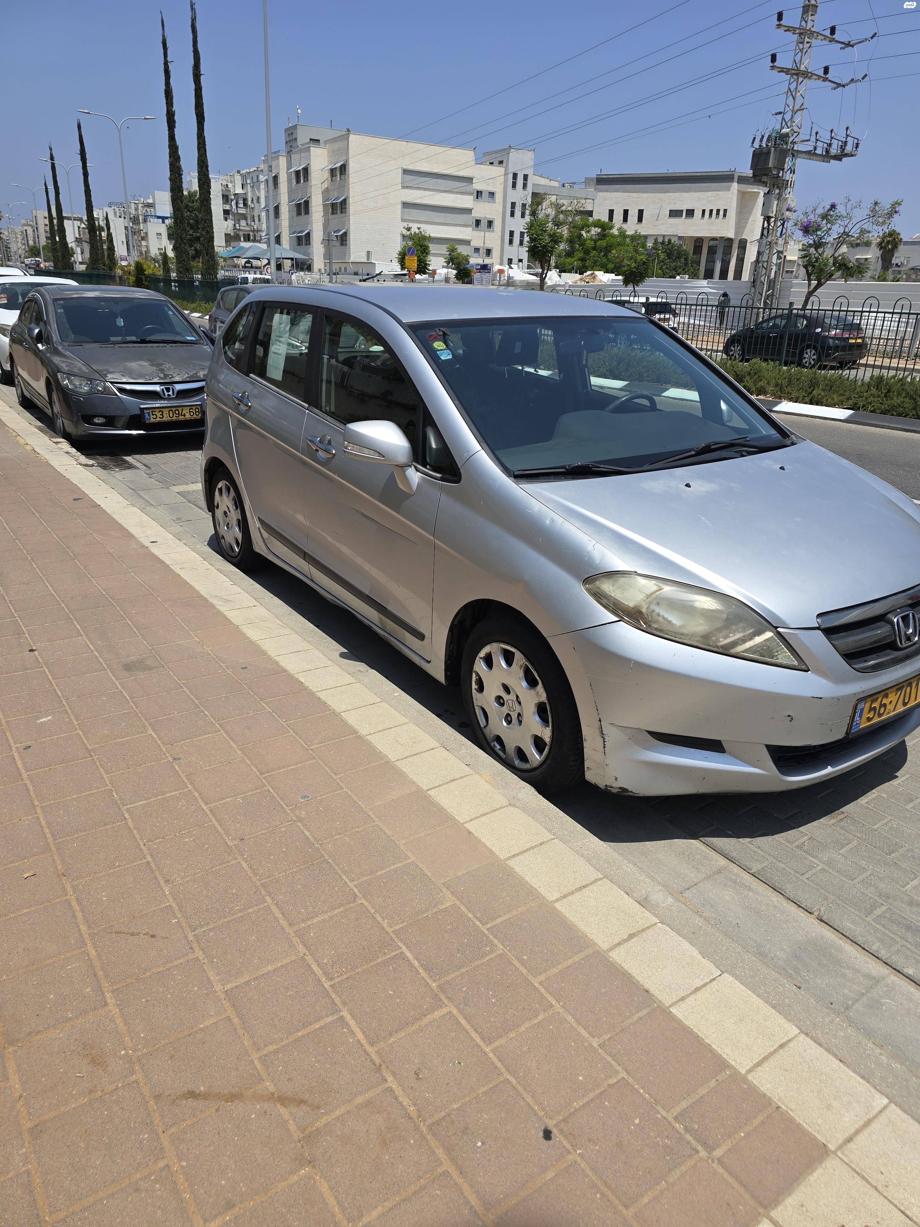 מודעת רכב הונדה FR-V
