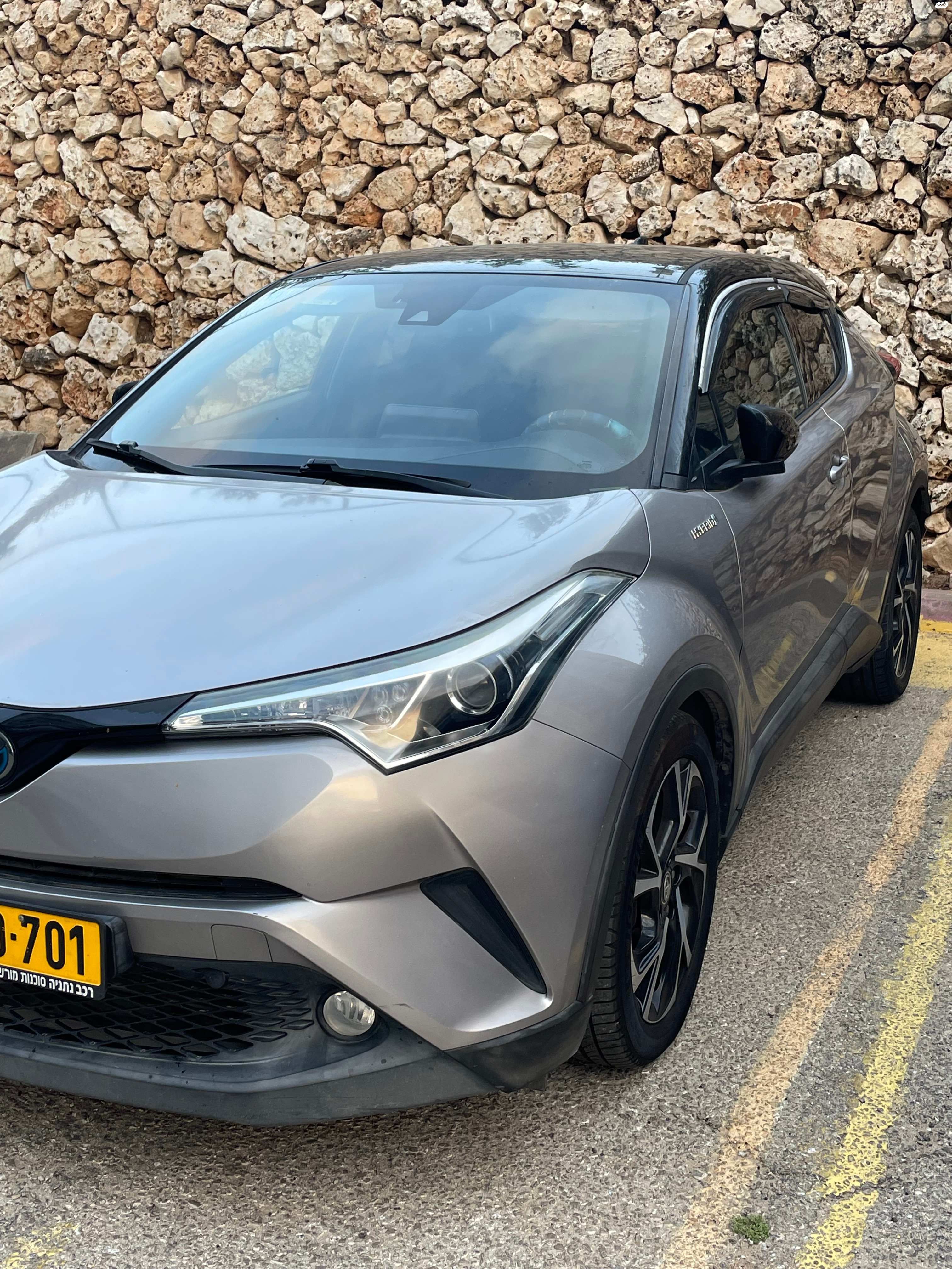 מודעת רכב טויוטה C-HR