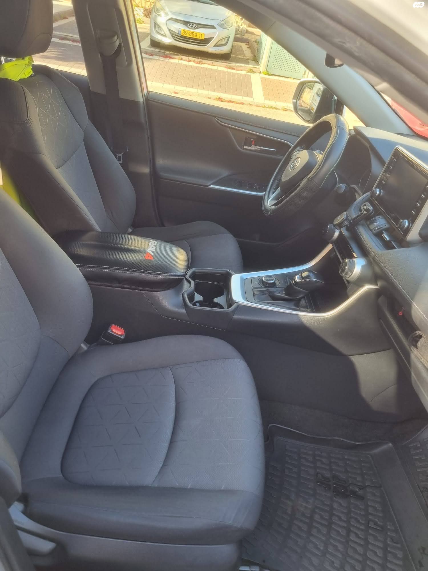 מודעת רכב טויוטה RAV4