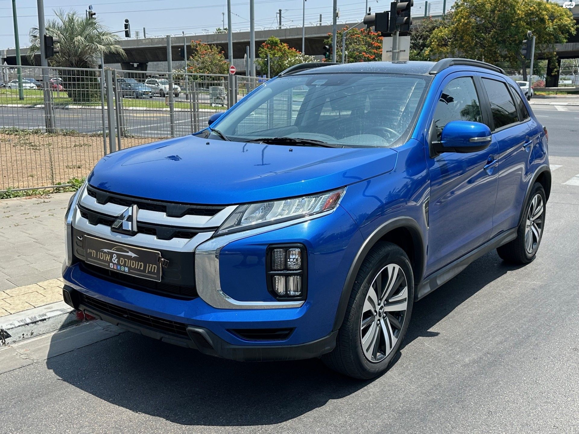 מודעת רכב מיצובישי ASX
