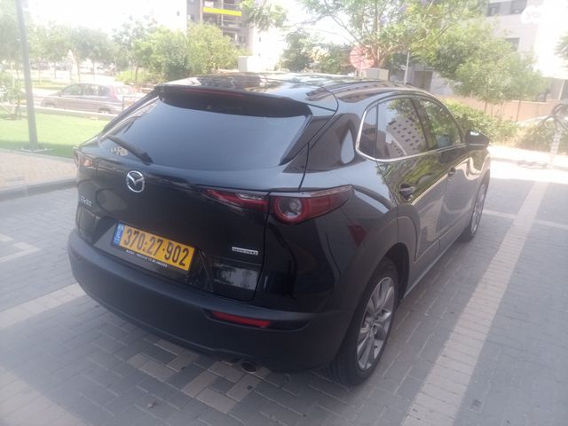 מודעת רכב מאזדה CX-30