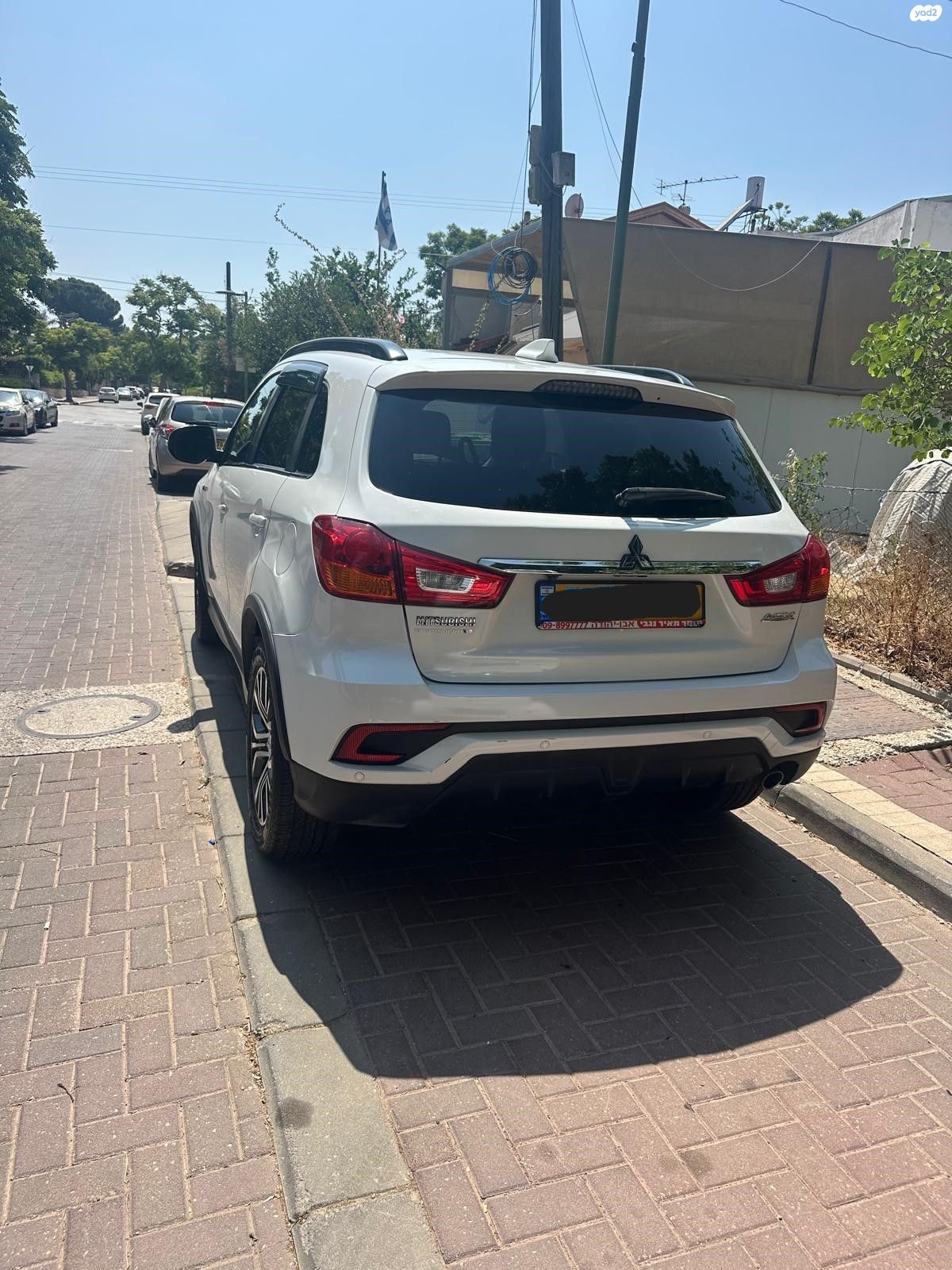 מודעת רכב מיצובישי ASX