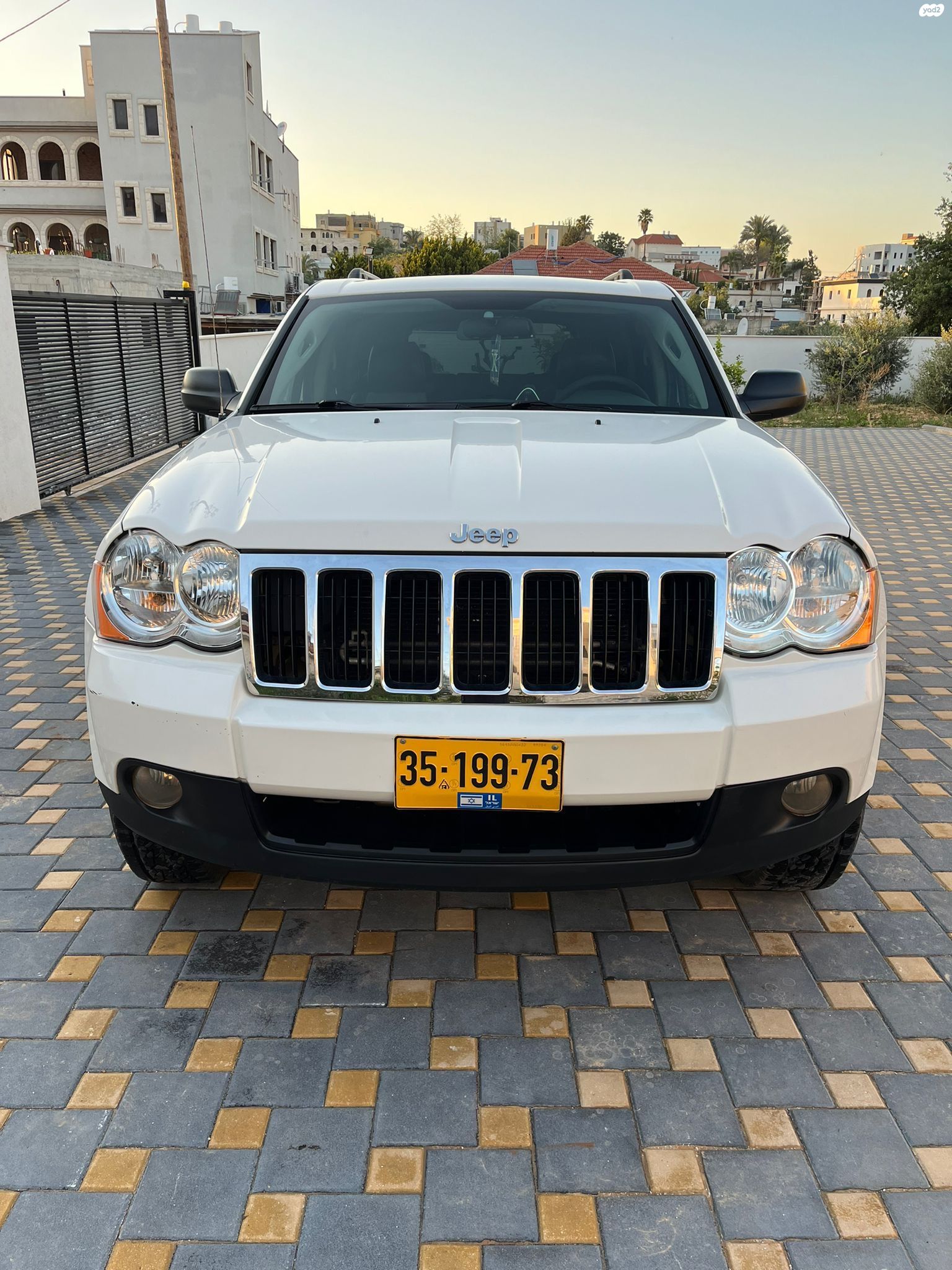 מודעת רכב ג'יפ גרנד צ'ירוקי