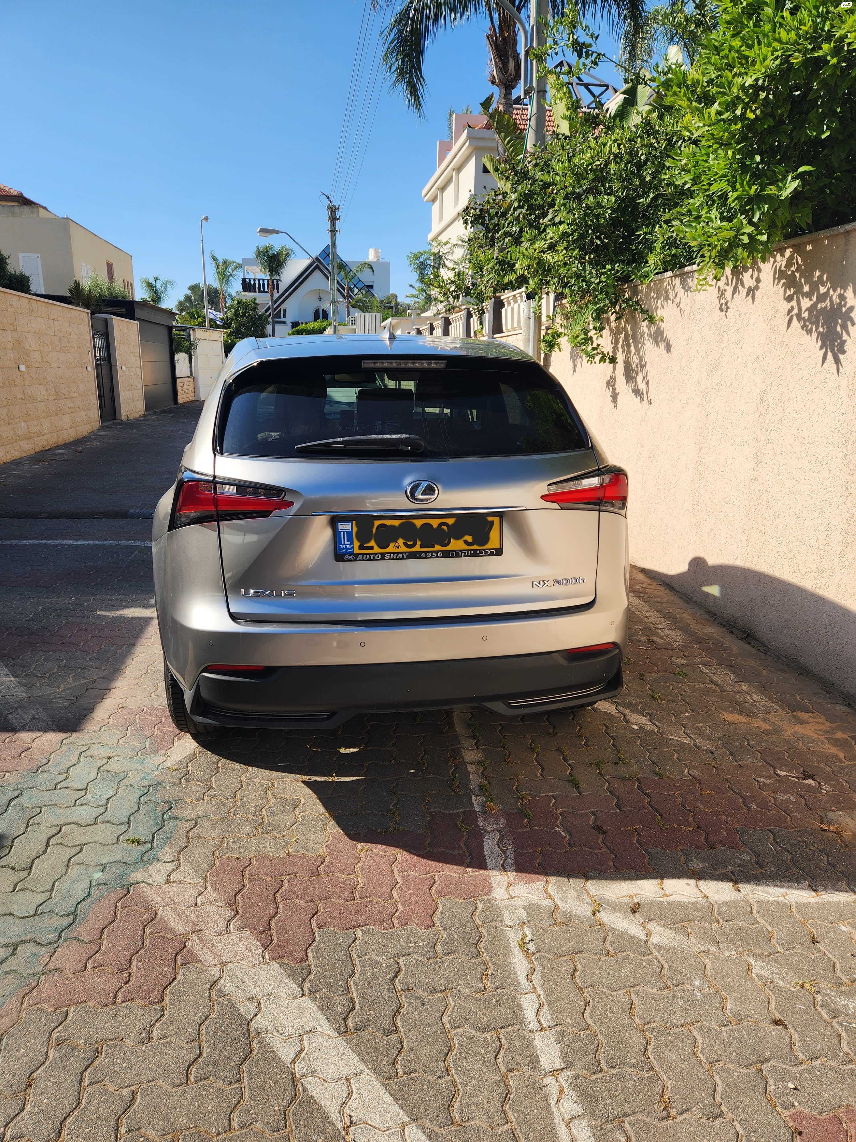מודעת רכב לקסוס NX