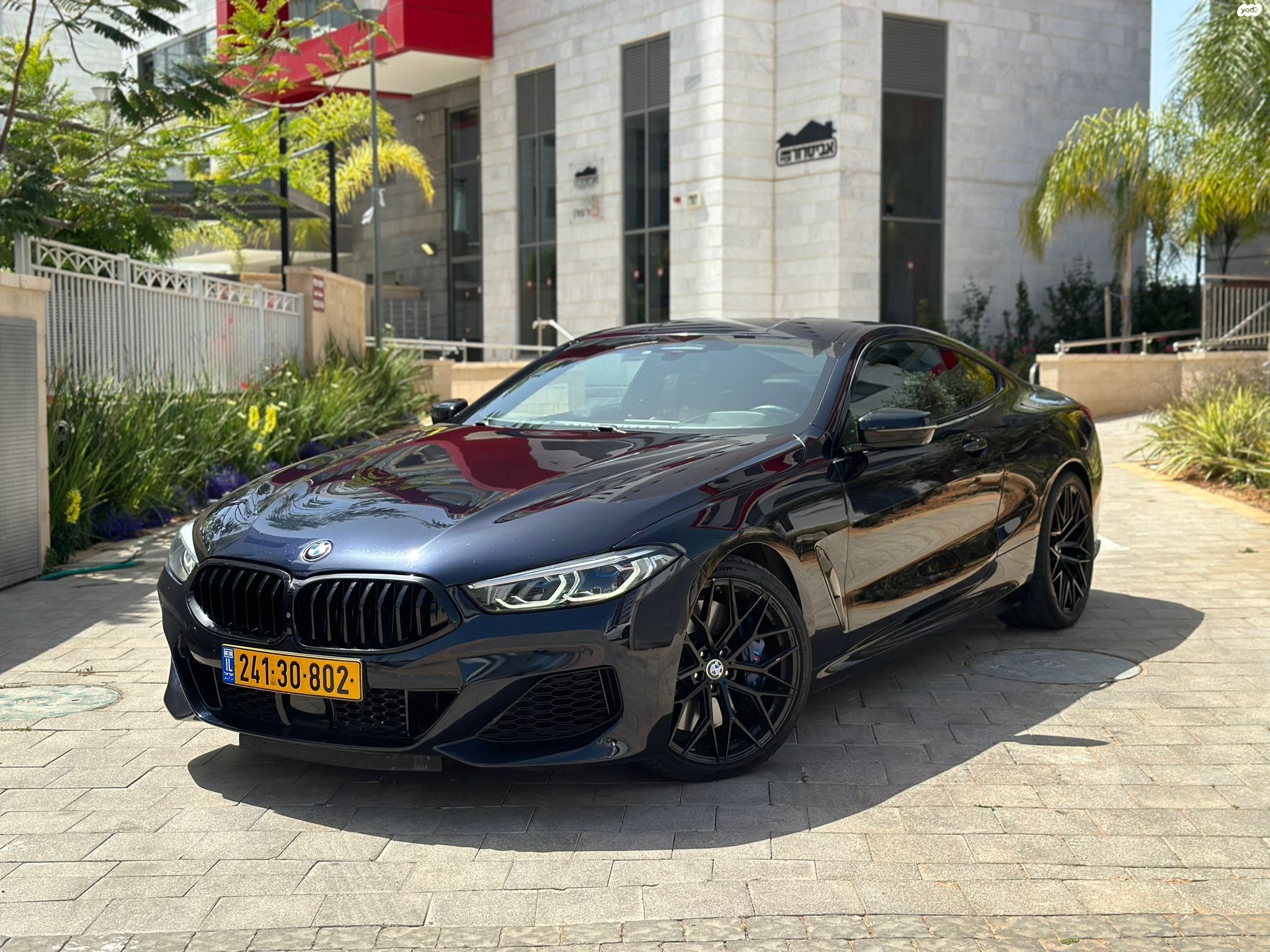 מודעת רכב ב מ וו סדרה 8