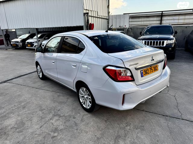 מיצובישי אטראז'