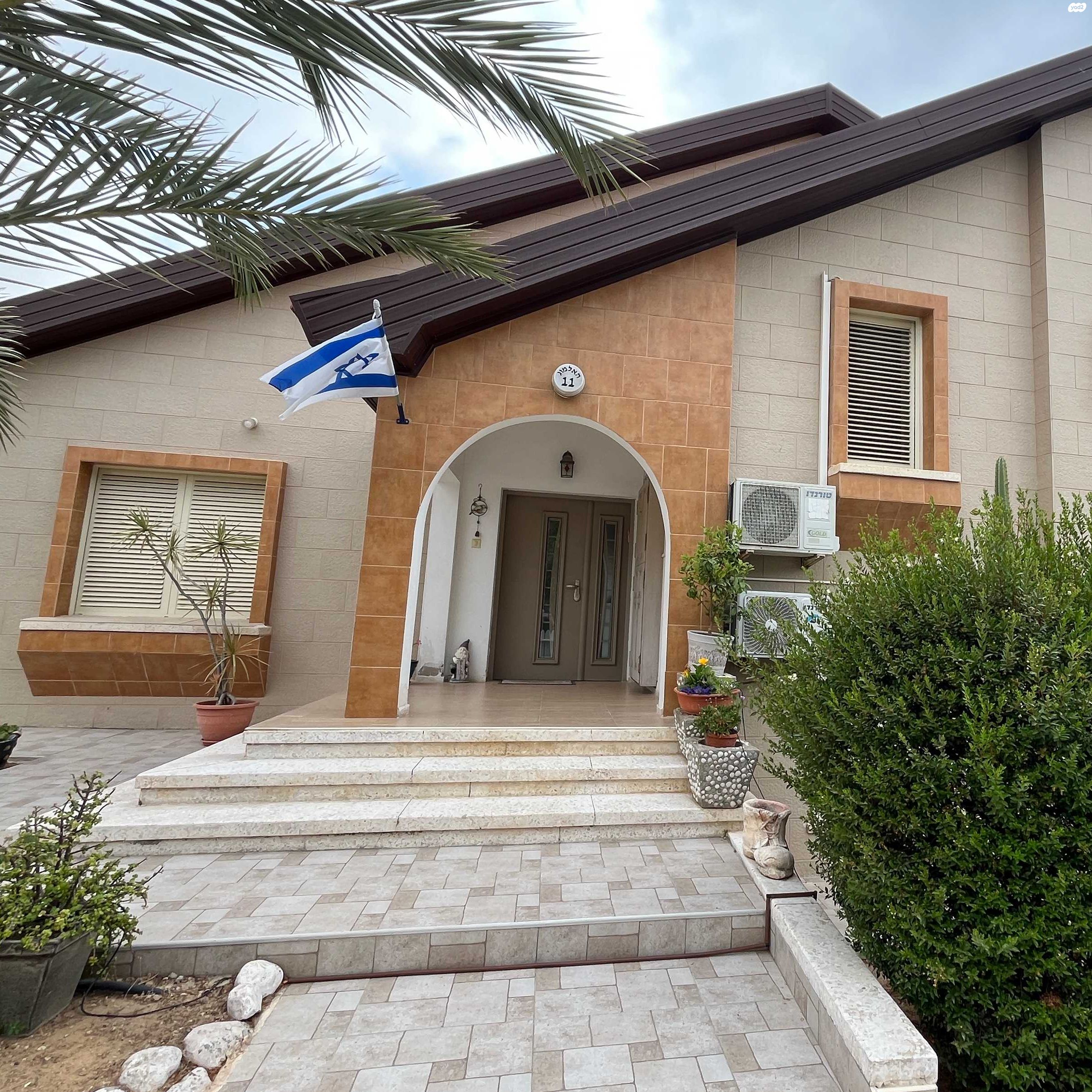 אלמוג 11