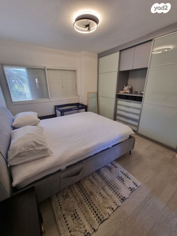 דו משפחתי, משה שפירא 18, צפון מזרח מרכז העיר, נתניה