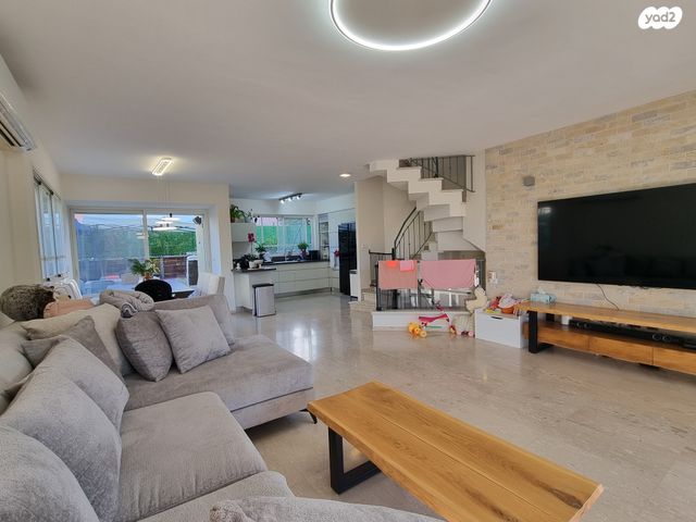 דו משפחתי, משה שפירא 18, צפון מזרח מרכז העיר, נתניה