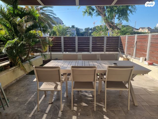 דו משפחתי, משה שפירא 18, צפון מזרח מרכז העיר, נתניה