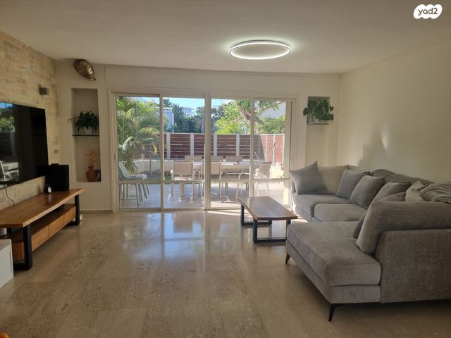 דו משפחתי, משה שפירא 18, צפון מזרח מרכז העיר, נתניה