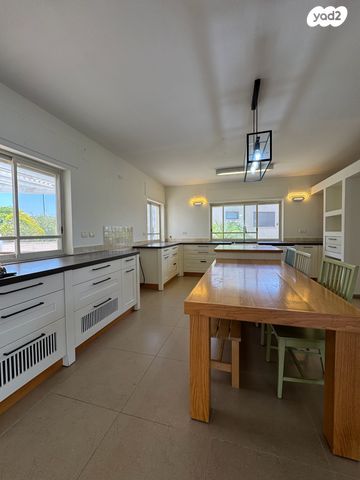 בית פרטי/ קוטג', שורשים