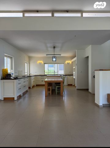 בית פרטי/ קוטג', שורשים