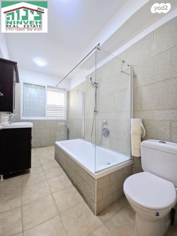 דירת גן, רבקה גובר, לב הפארק, רעננה