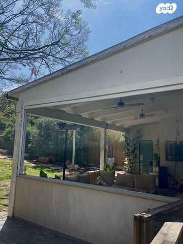 דו משפחתי, חרוצים