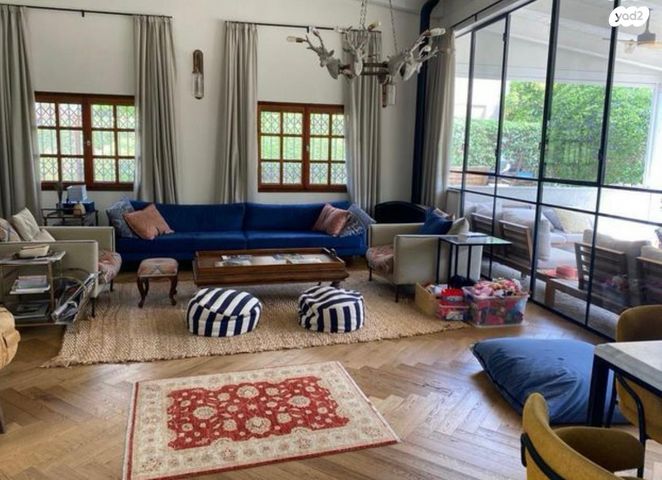 דו משפחתי, חרוצים