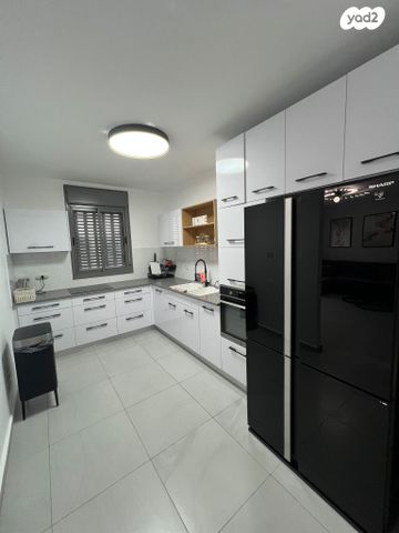 דירה, שלום דנינו, נתיבות מערב, נתיבות