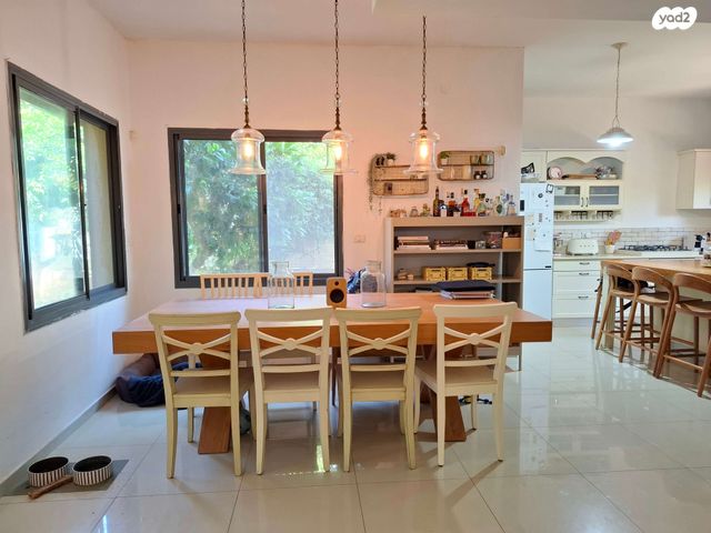 דו משפחתי, קינמון, 212 מזרח, אבן יהודה