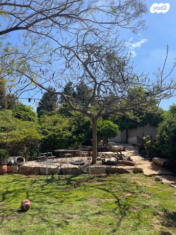 דו משפחתי, חרוצים