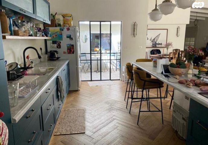 דו משפחתי, חרוצים