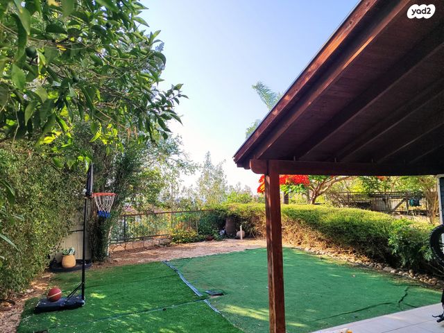 דו משפחתי, חוחית, צוותא ב, אלפי מנשה