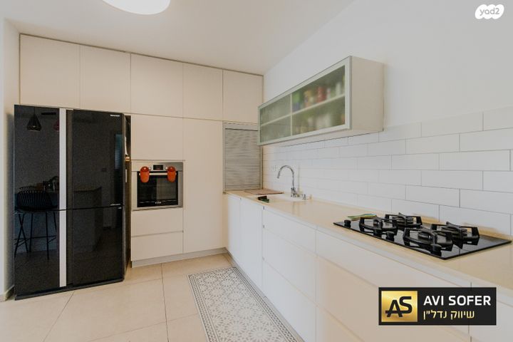 דירה, אלפי מנשה