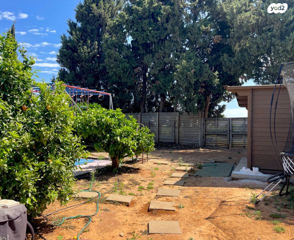 דו משפחתי, חרוצים