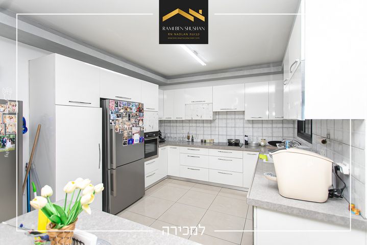 גג/ פנטהאוז, הרב זרביב, רמב"ם, טירת כרמל