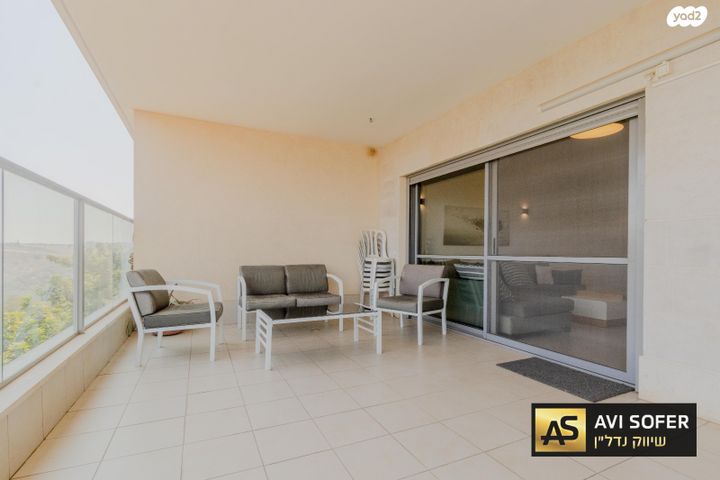 דירה, אלפי מנשה