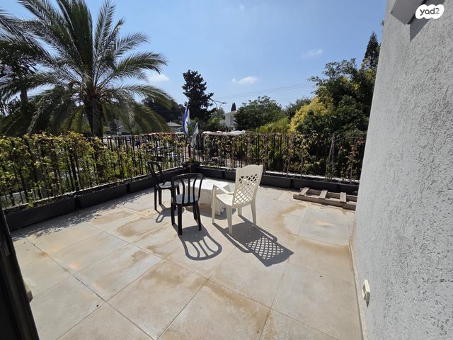 דו משפחתי, רמת השרון