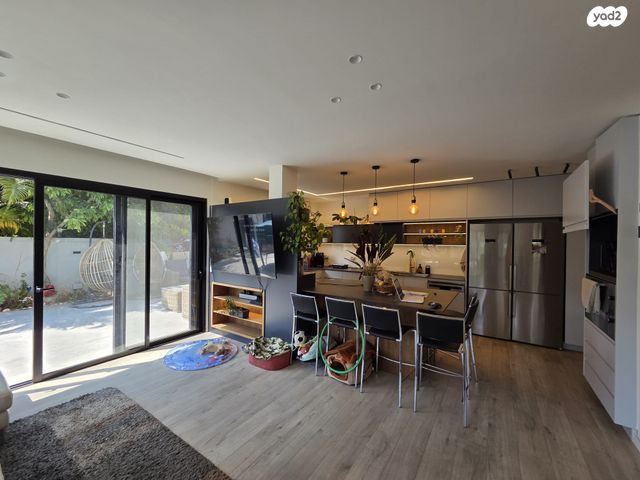 דו משפחתי, רמת השרון