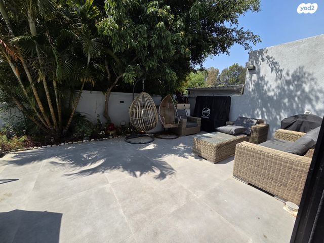 דו משפחתי, רמת השרון