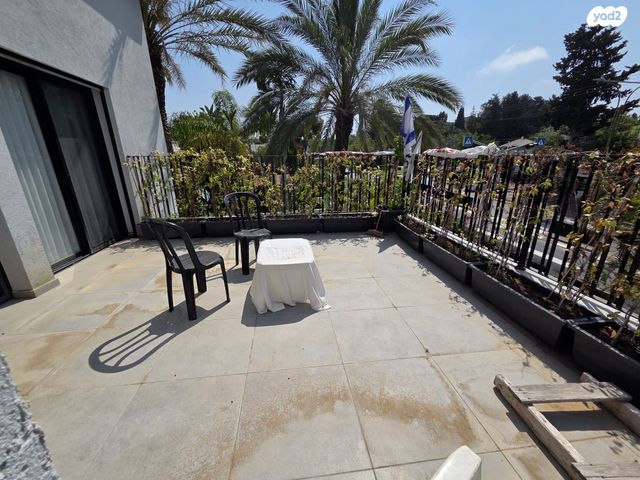 דו משפחתי, רמת השרון