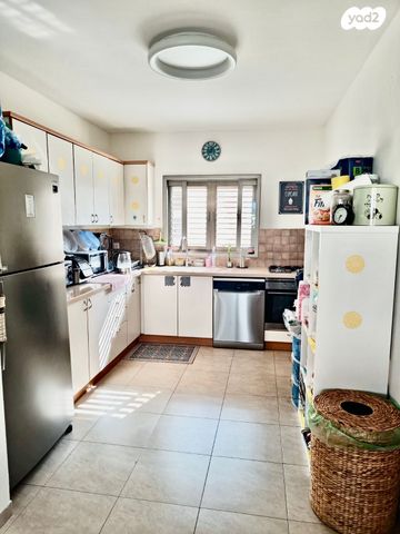 דירה, הלוטוס 12, קרית הפרחים - 2005, רעננה