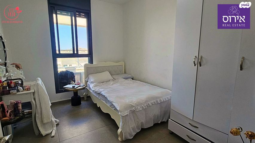 דירה, כפר ורדים