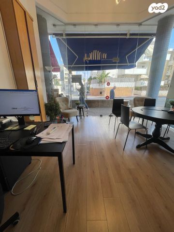 חנויות/ שטח מסחרי, לוי אשכול, מרכז דרום, רעננה