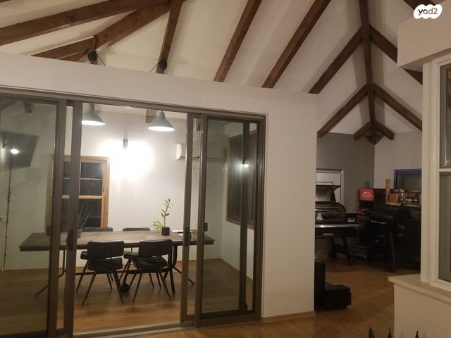 חנויות/ שטח מסחרי