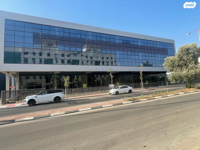 חנויות/ שטח מסחרי, שדרות צורן, קרית גת