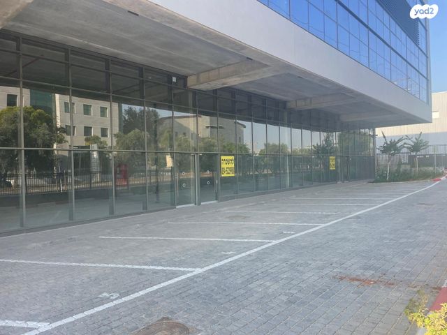 חנויות/ שטח מסחרי, שדרות צורן, קרית גת