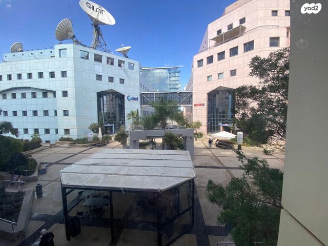 יגיע כפיים 21