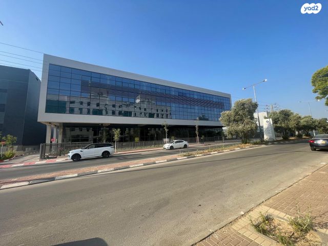 חנויות/ שטח מסחרי, שדרות צורן, קרית גת