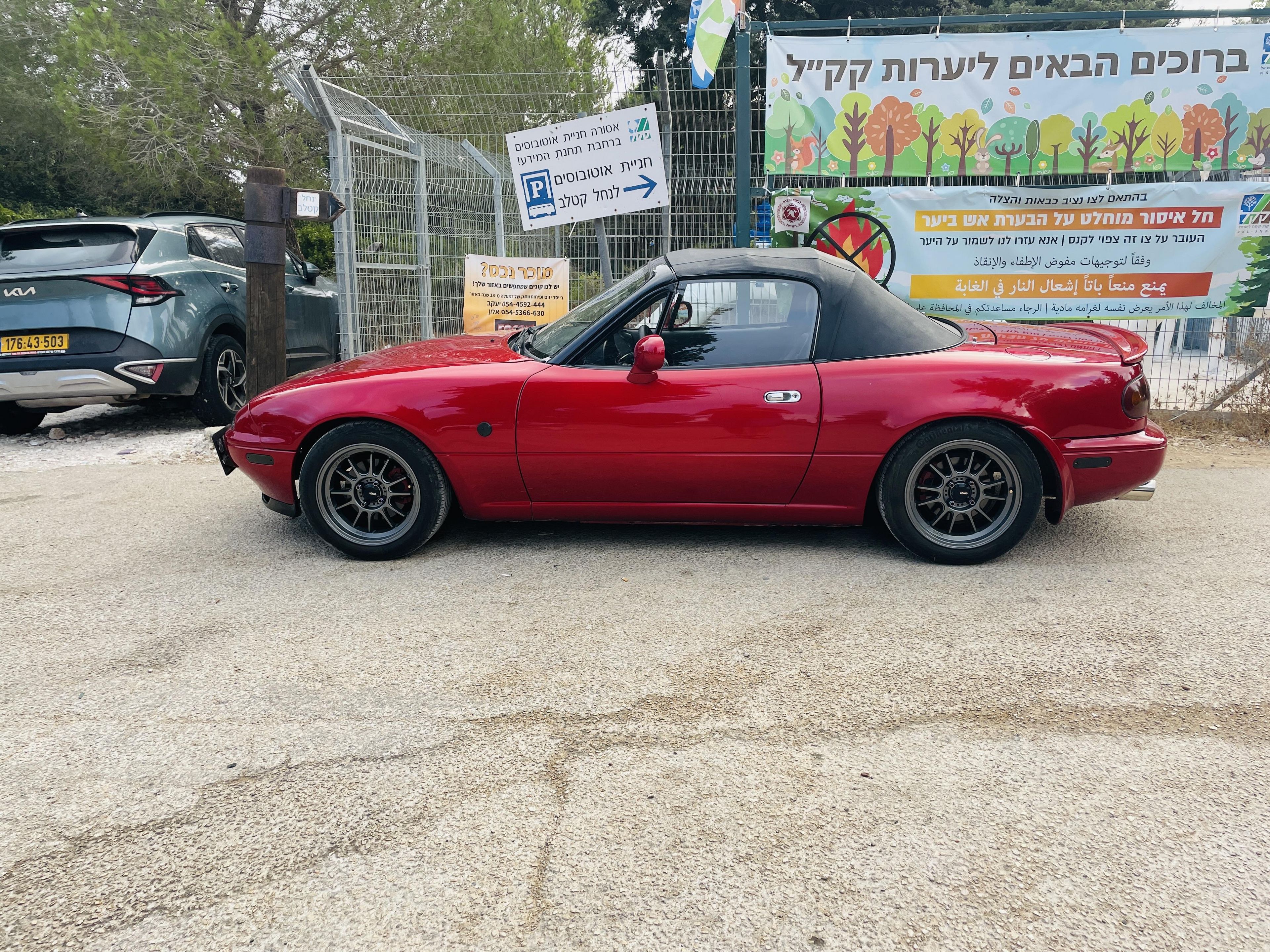 מודעת רכב מאזדה MX-5