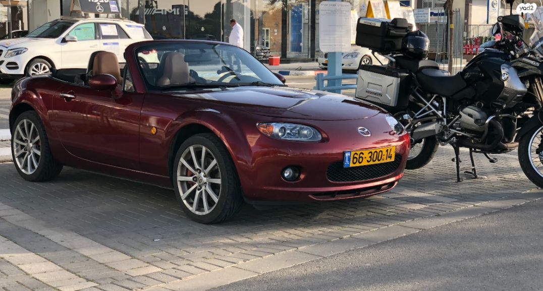 מודעת רכב מאזדה MX-5