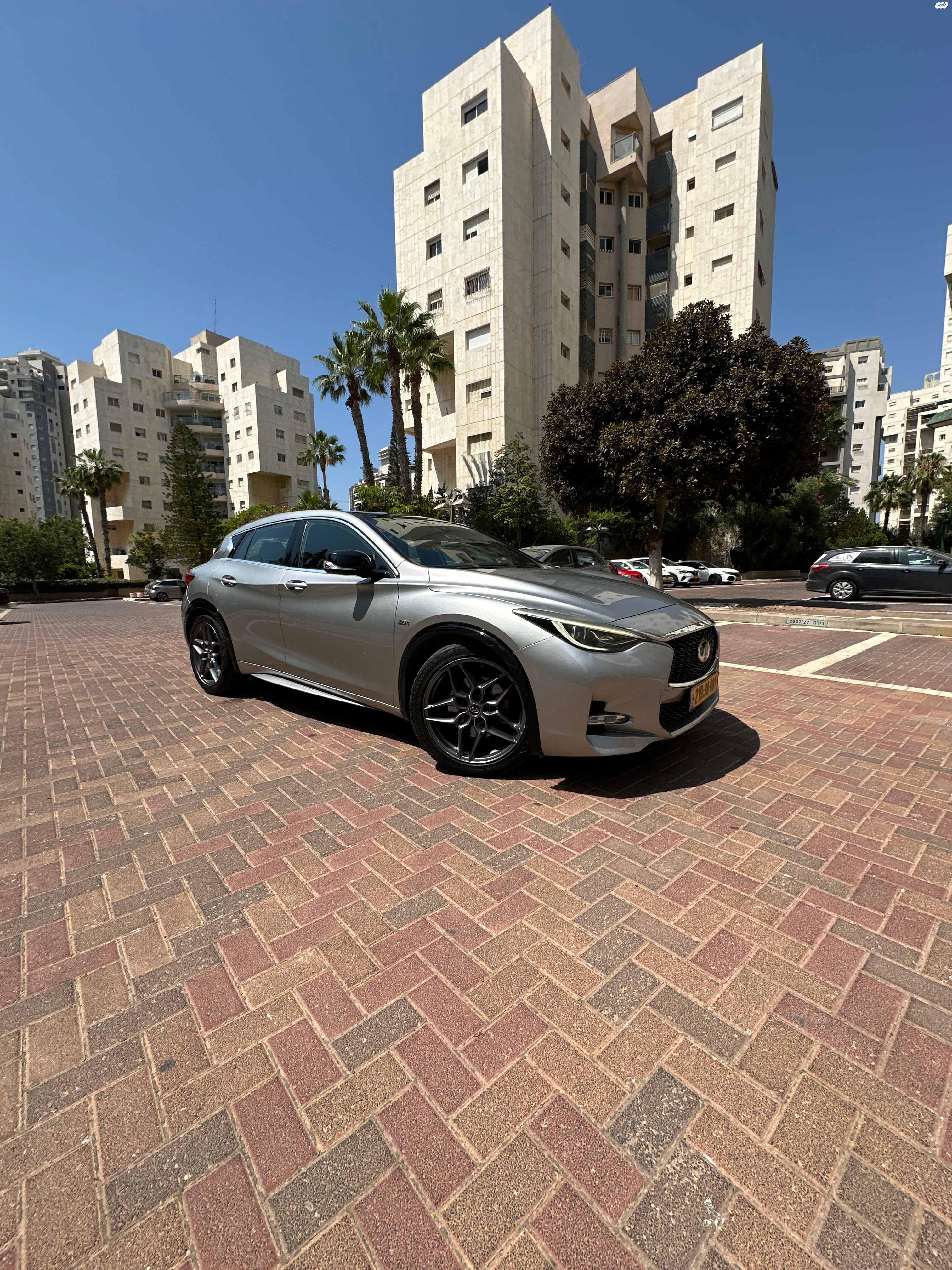 מודעת רכב אינפיניטי Q30