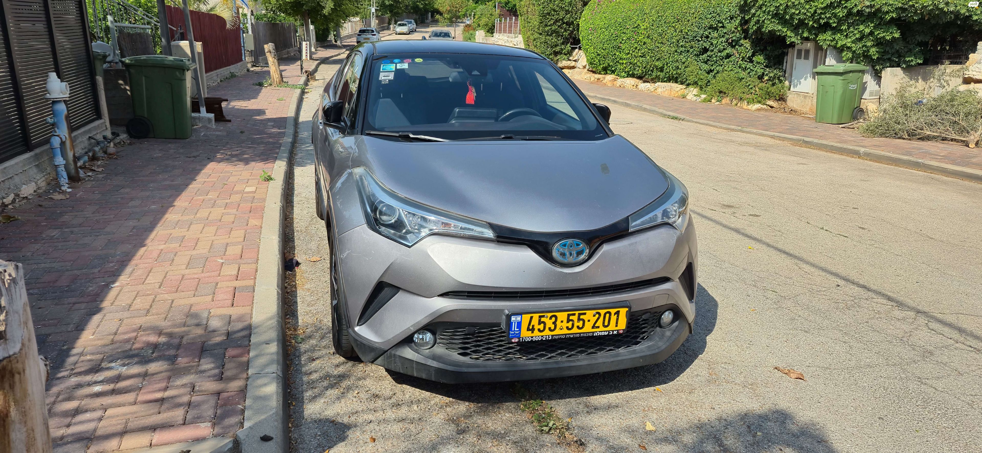 מודעת רכב טויוטה C-HR